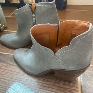 Lucky brand blue booties size 6